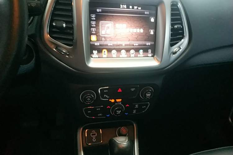 Used Jeep Compass 2017 200T Automatic Family Edition Audio And AC Panel