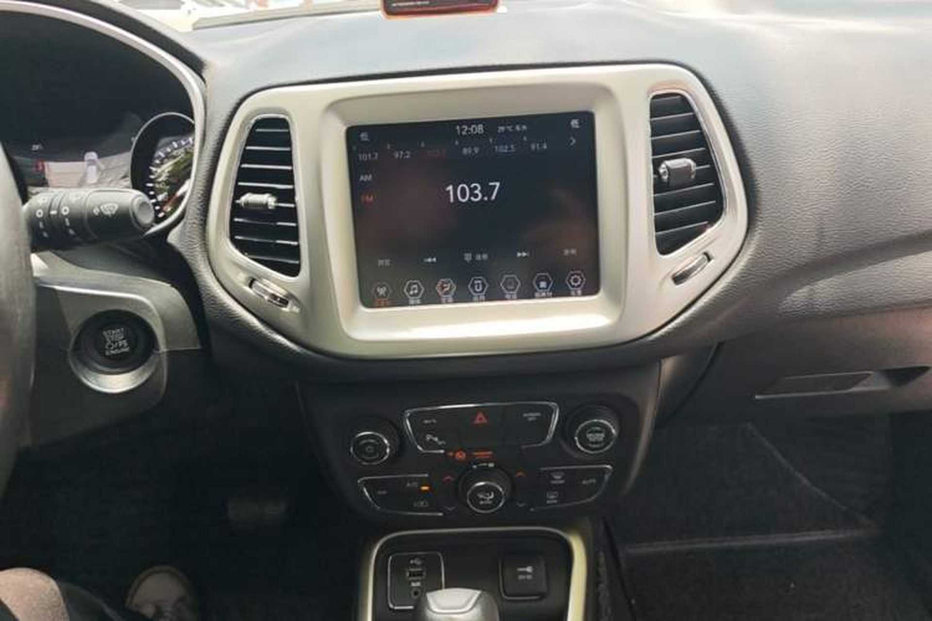 Used Jeep Compass 2017 200T Automatic Family Edition Audio And AC Panel
