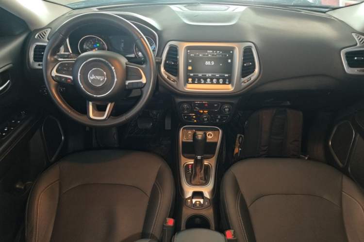Used Jeep Compass 2017 200T Automatic Family Edition Center Console