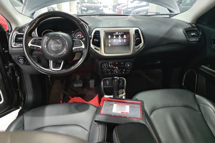 Used Jeep Compass 2017 200T Automatic Family Edition Center Console