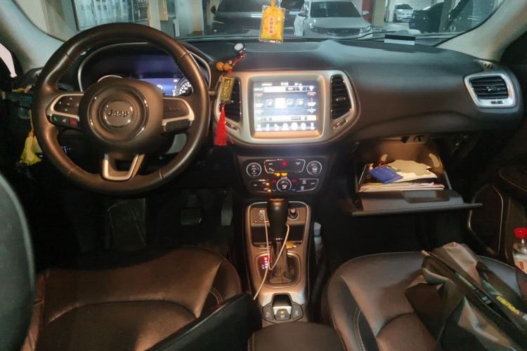 Used Jeep Compass 2017 200T Automatic Family Edition Center Console