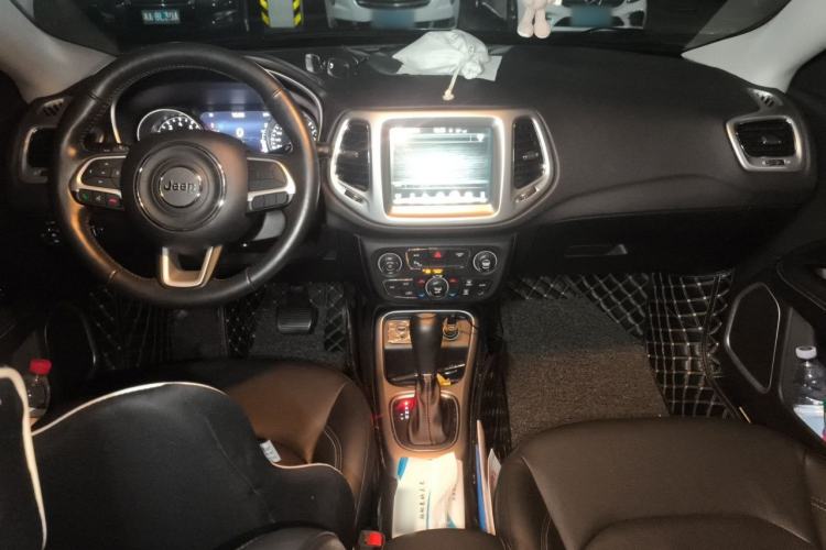 Used Jeep Compass 2017 200T Automatic Family Edition Center Console