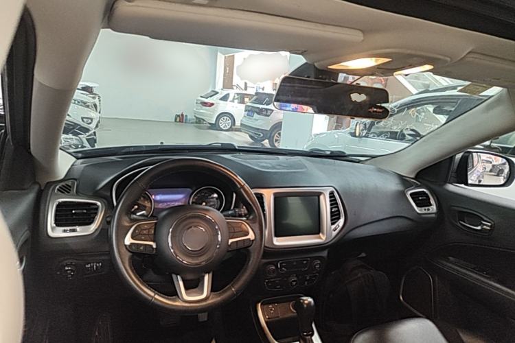 Used Jeep Compass 2017 200T Automatic Family Edition Center Console