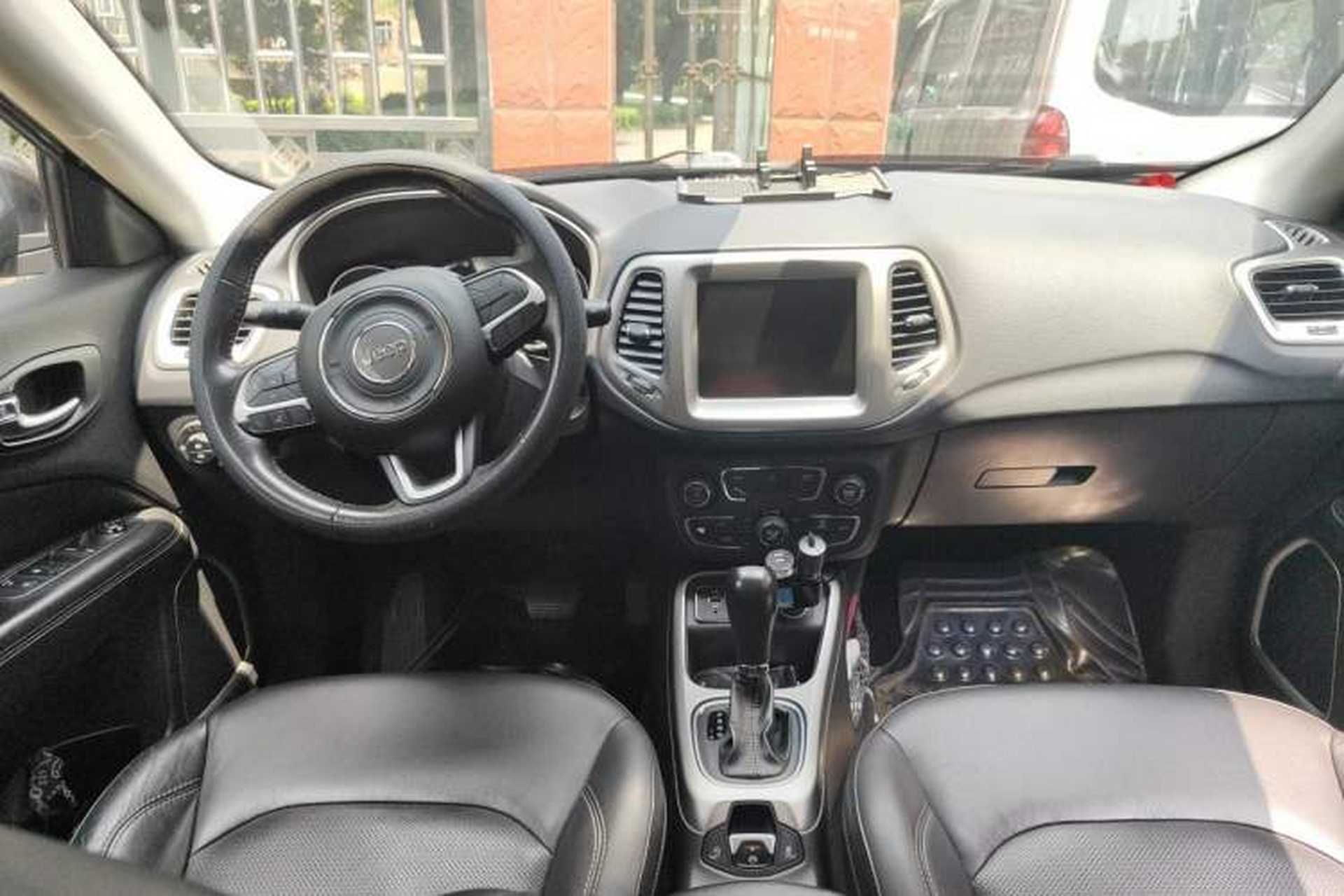Used Jeep Compass 2017 200T Automatic Family Edition Center Console