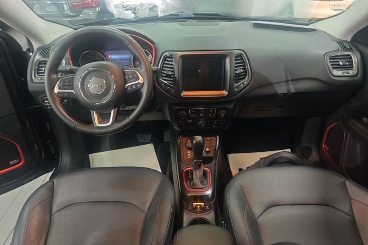 Used Jeep Compass 2017 200TS Automatic High-Performance All-Wheel Drive Edition Center Console