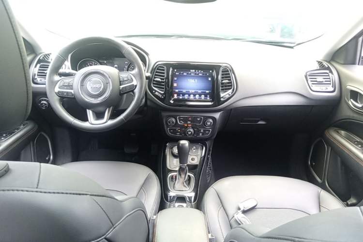 Used Jeep Compass 2017 200T Automatic Prestige Four-Wheel Drive Edition Center Console
