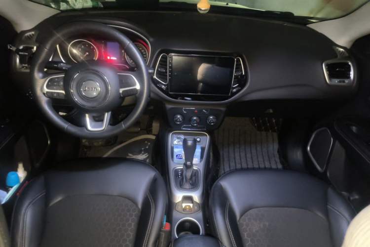 Used Jeep Compass 2017 200T Automatic Enjoyment Version Center Console