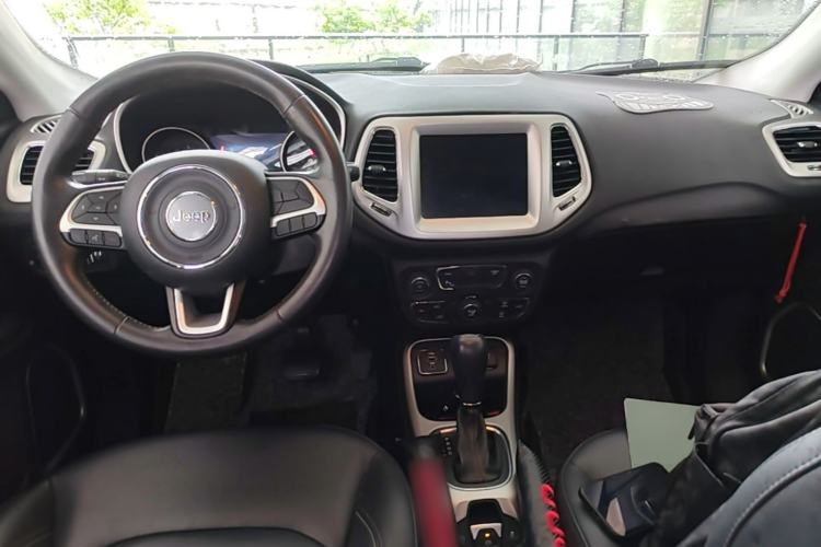 Used Jeep Compass 2017 200T Automatic Family Edition Center Console