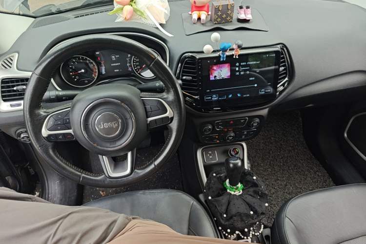 Used Jeep Compass 2017 200T Automatic Family Edition Center Console