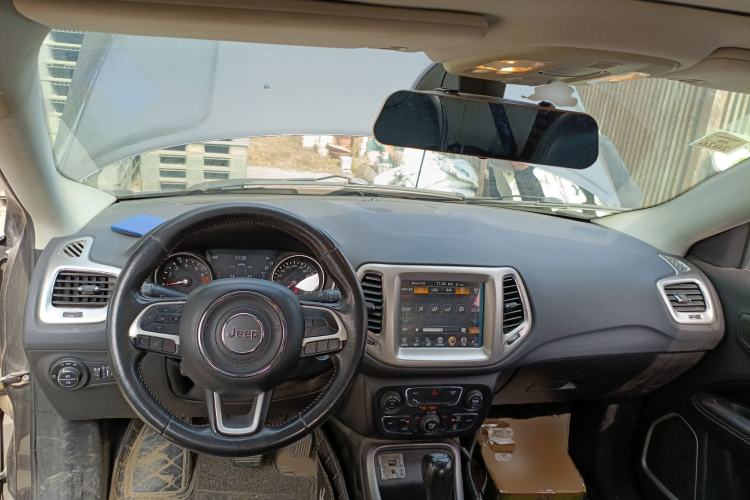 Used Jeep Compass 2017 200T Automatic Family Edition Center Console