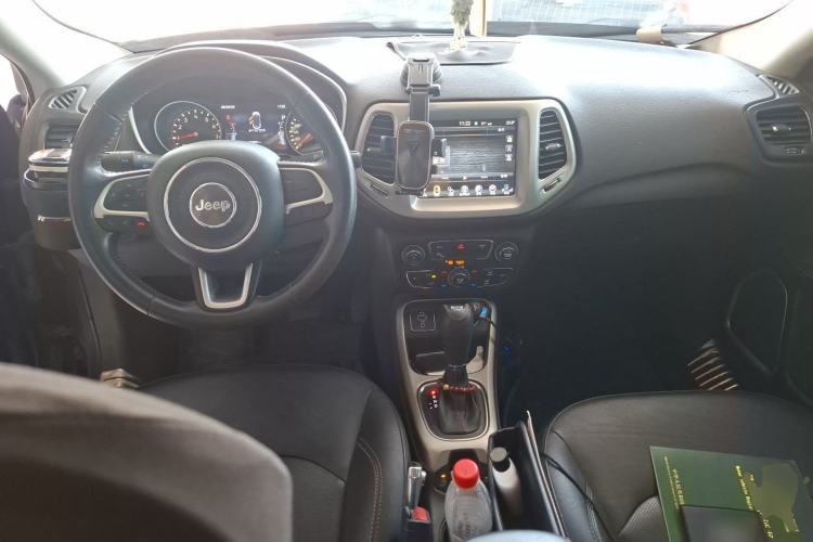Used Jeep Compass 2017 200T Automatic Family Edition Center Console