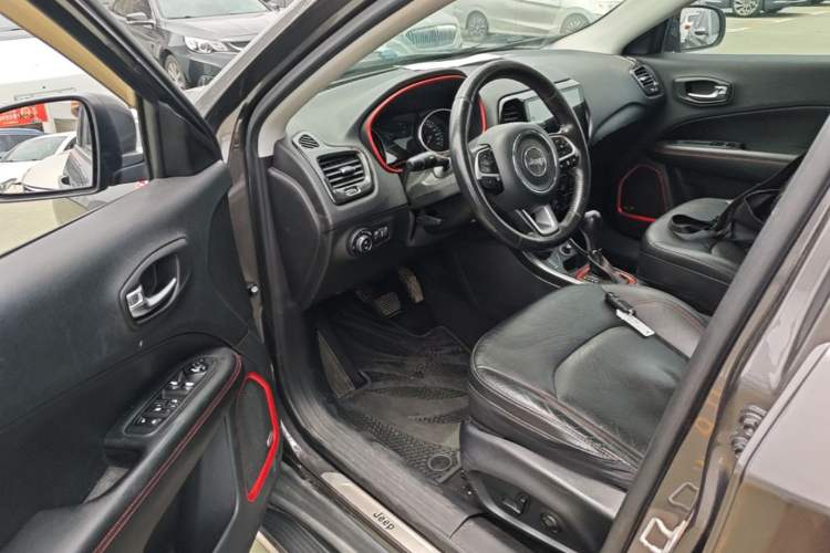 Used Jeep Compass 2017 200TS Automatic High-Performance All-Wheel Drive Edition Driver Seat