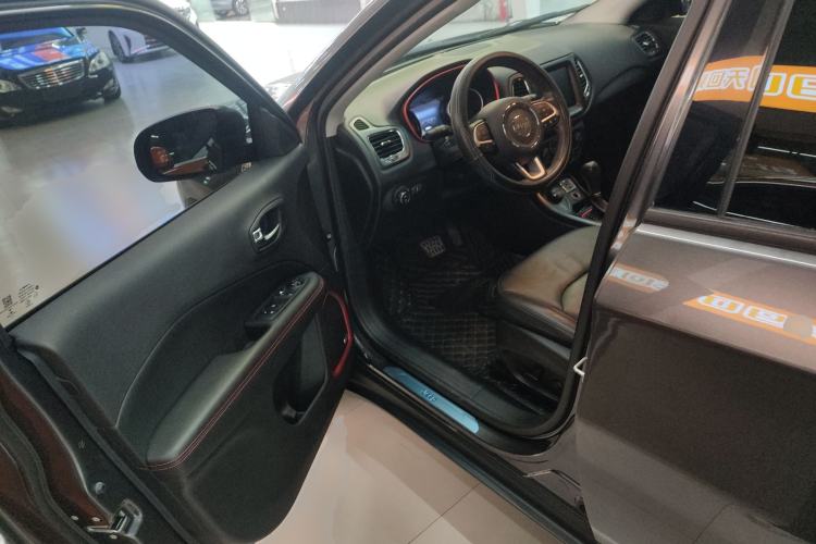 Used Jeep Compass 2017 200TS Automatic High-Performance All-Wheel Drive Edition Driver Seat