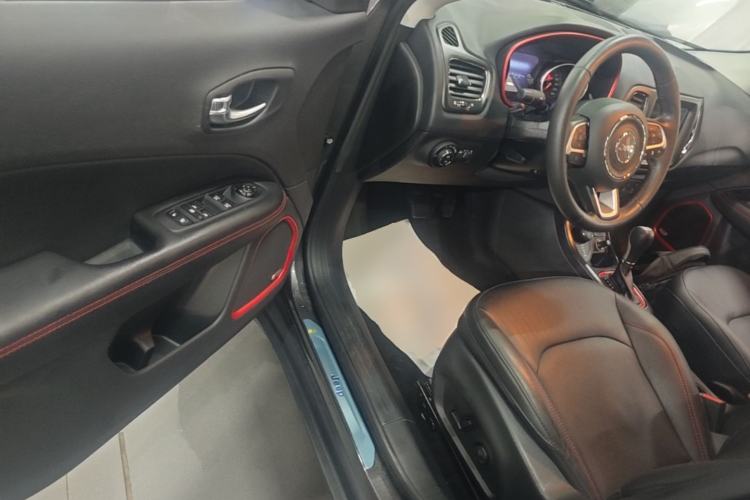 Used Jeep Compass 2017 200TS Automatic High-Performance All-Wheel Drive Edition Driver Seat