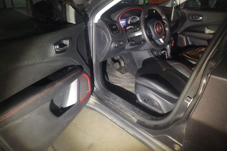 Used Jeep Compass 2017 200TS Automatic High-Performance All-Wheel Drive Edition Driver Seat