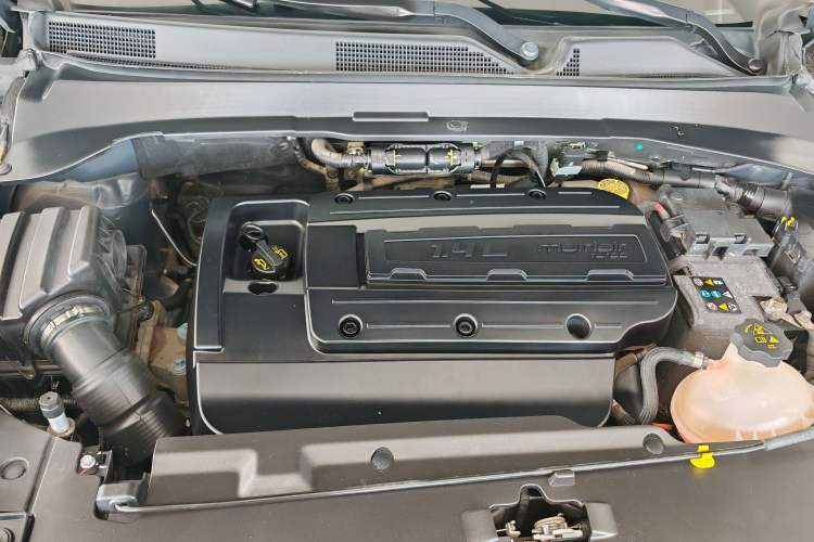 Used Jeep Compass 2017 200T Automatic Family Edition Engine Bay