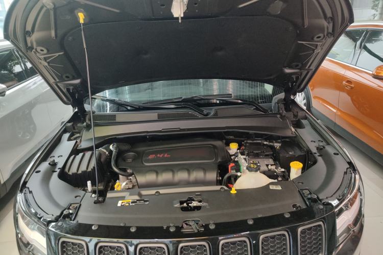 Used Jeep Compass 2017 200TS Automatic High-Performance All-Wheel Drive Edition Engine Bay