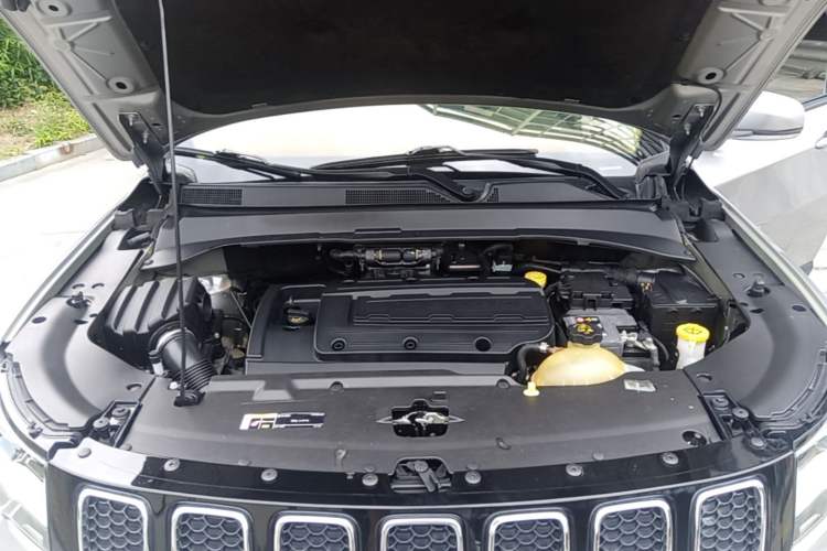 Used Jeep Compass 2017 200T Automatic Prestige Four-Wheel Drive Edition Engine Bay