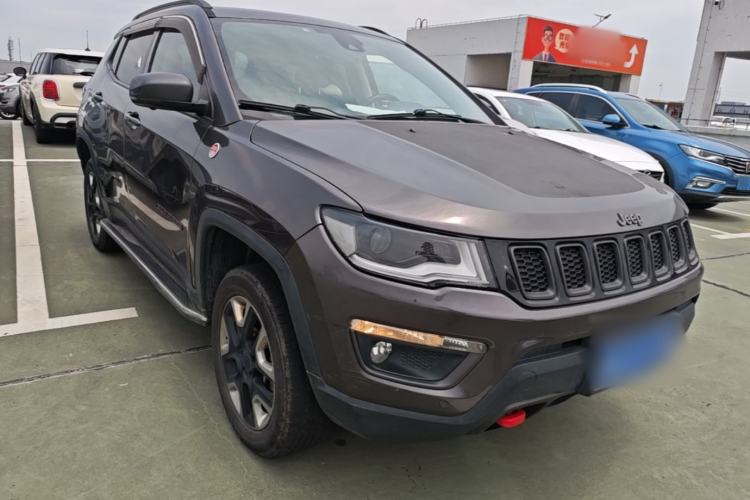 Used Jeep Compass 2017 200TS Automatic High-Performance All-Wheel Drive Edition Front Right 45 Deg