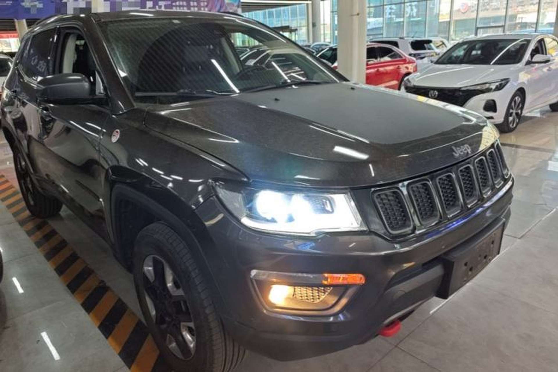Used Jeep Compass 2017 200TS Automatic High-Performance All-Wheel Drive Edition Front Right 45 Deg