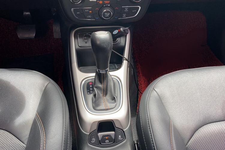 Used Jeep Compass 2017 200T Automatic Family Edition Gear Lever