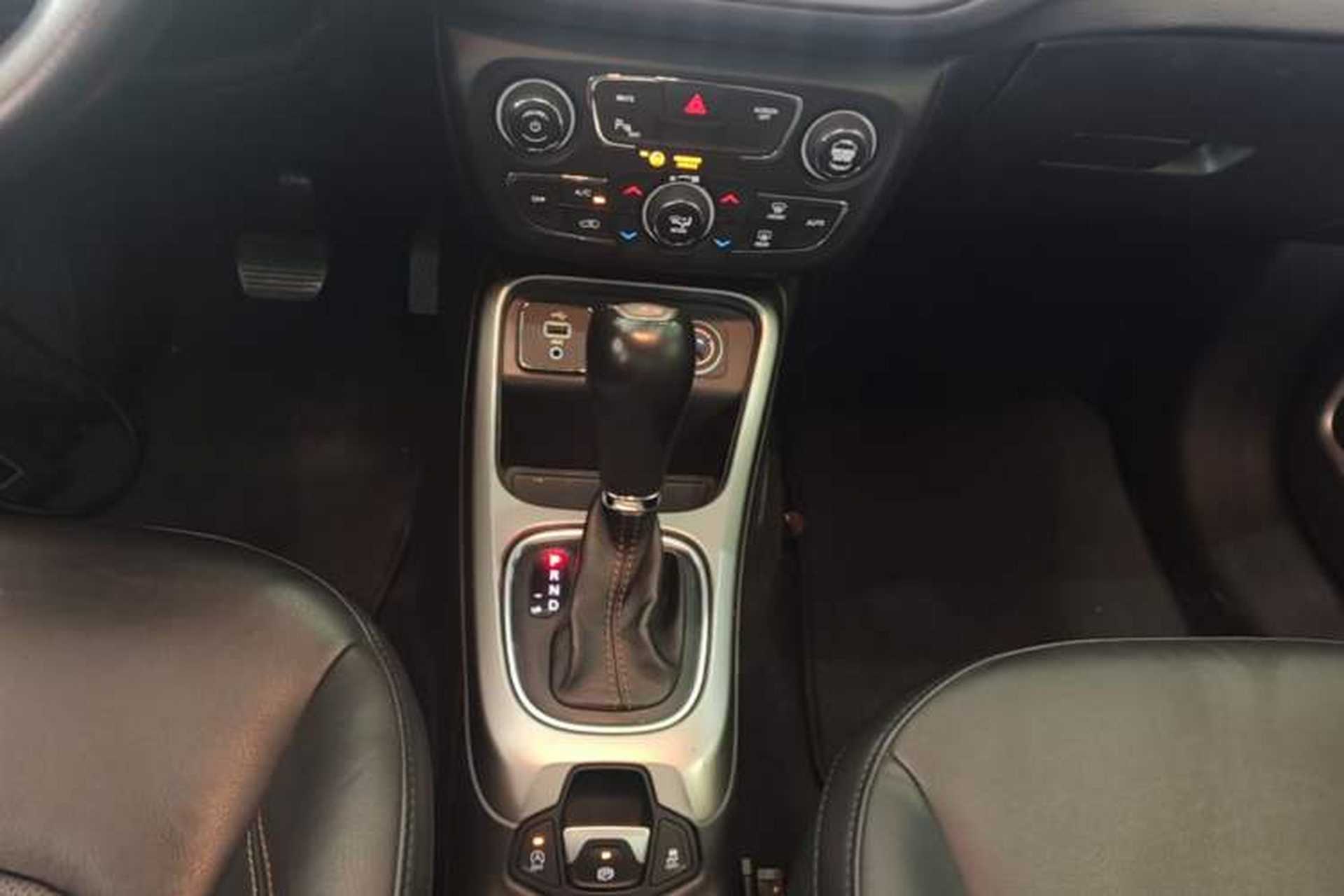 Used Jeep Compass 2017 200T Automatic Family Edition Gear Lever