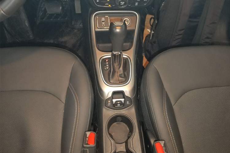 Used Jeep Compass 2017 200T Automatic Family Edition Gear Lever