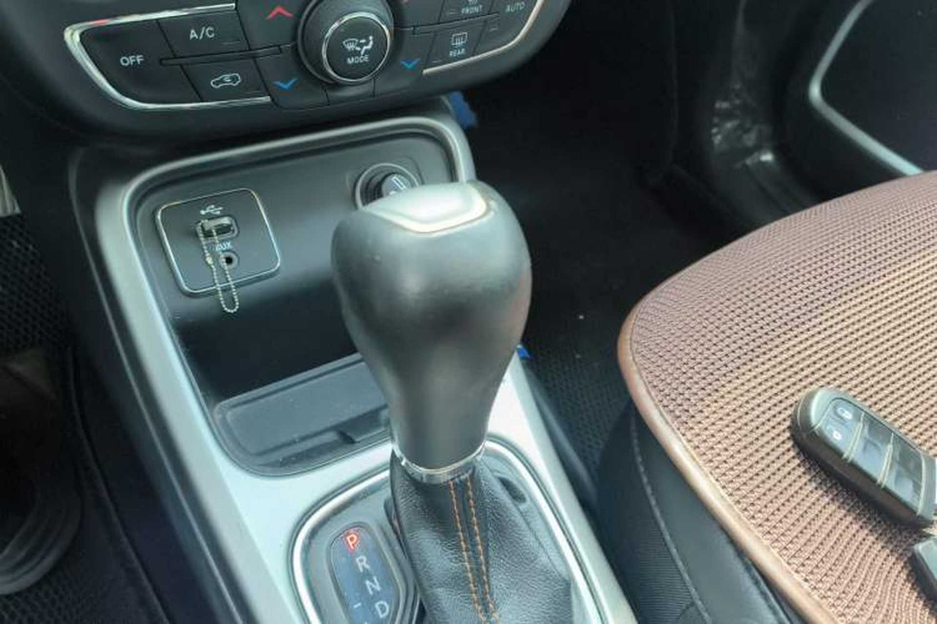 Used Jeep Compass 2017 200T Automatic Family Edition Gear Lever