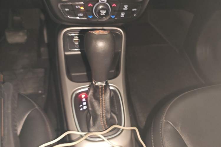 Used Jeep Compass 2017 200T Automatic Family Edition Gear Lever