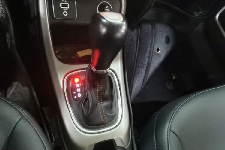 Used Jeep Compass 2017 200T Automatic Family Edition Gear Lever