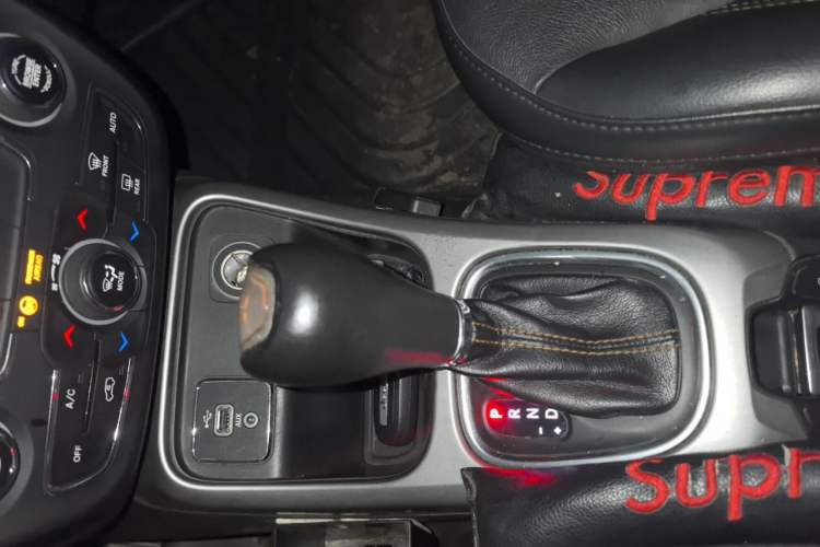 Used Jeep Compass 2017 200T Automatic Family Edition Gear Lever