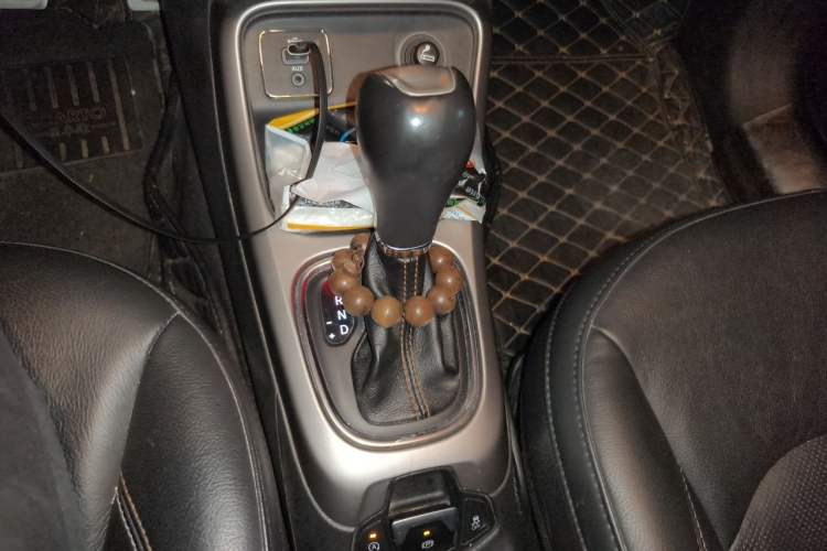 Used Jeep Compass 2017 200T Automatic Family Edition Gear Lever