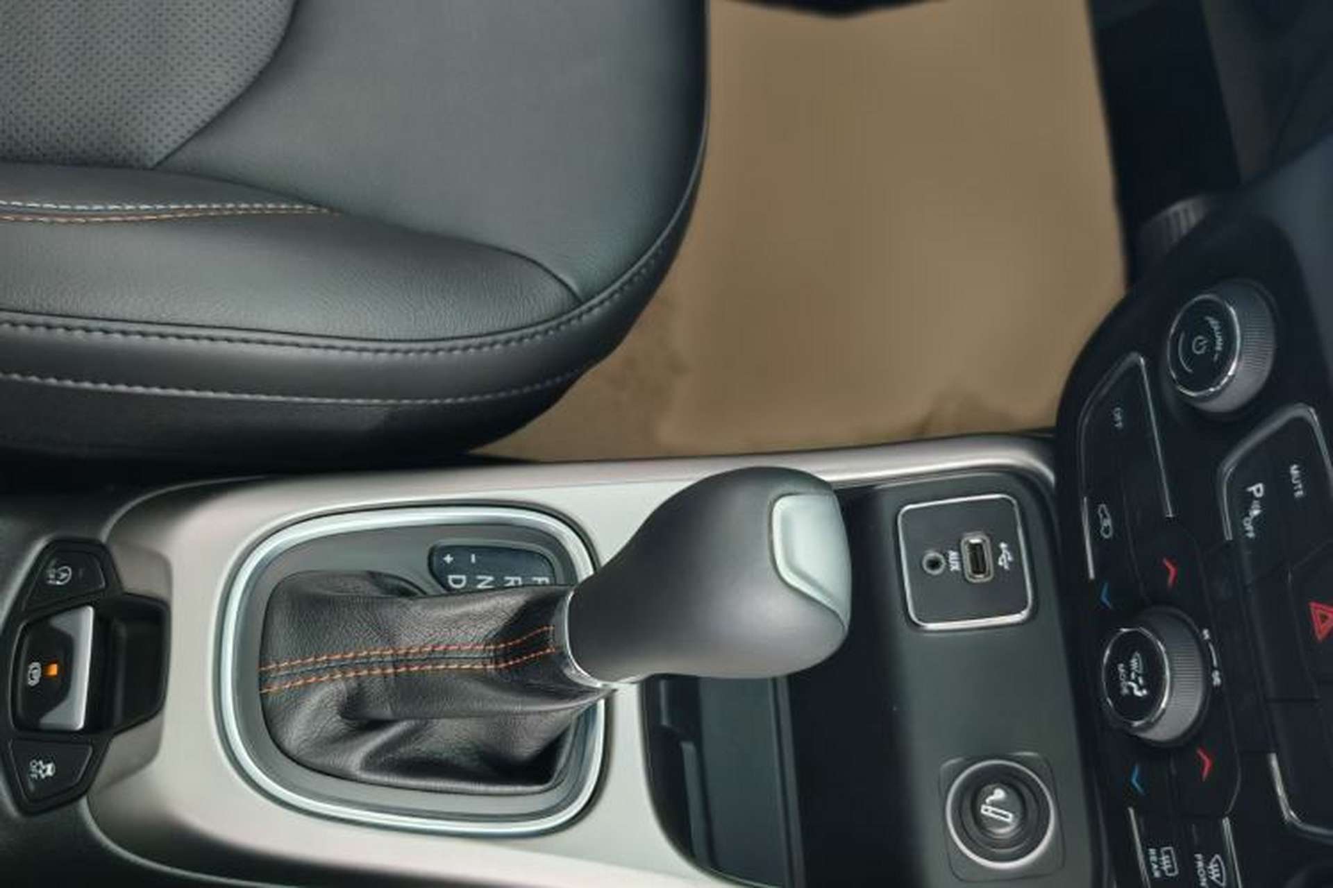 Used Jeep Compass 2017 200T Automatic Family Edition Gear Lever