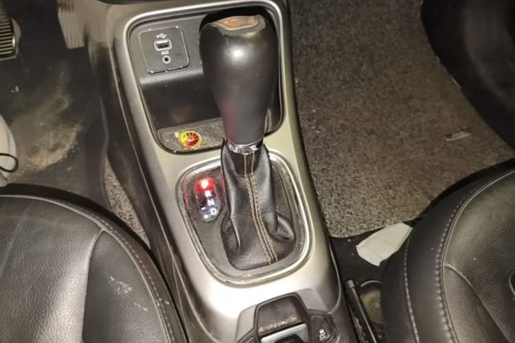 Used Jeep Compass 2017 200T Automatic Family Edition Gear Lever