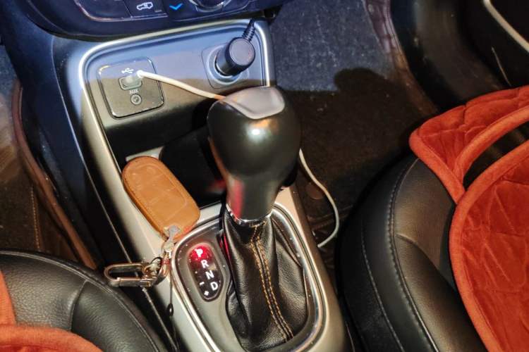 Used Jeep Compass 2017 200T Automatic Family Edition Gear Lever