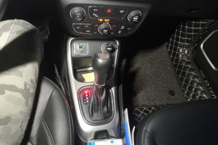 Used Jeep Compass 2017 200T Automatic Family Edition Gear Lever