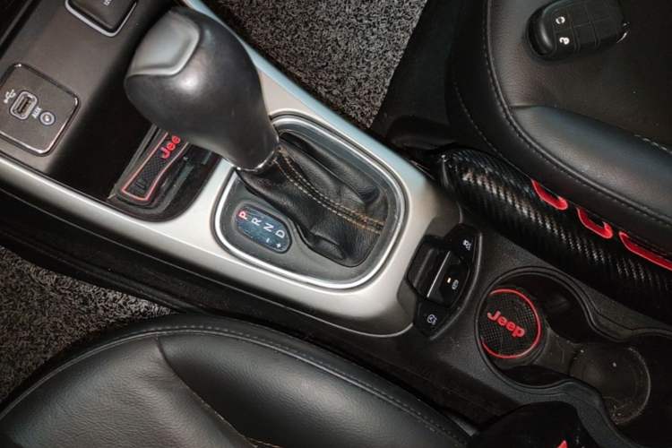 Used Jeep Compass 2017 200T Automatic Family Edition Gear Lever