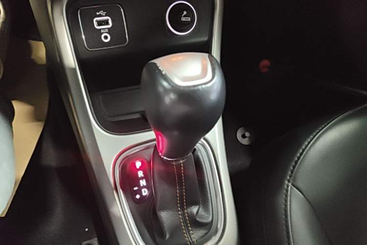 Used Jeep Compass 2017 200T Automatic Family Edition Gear Lever