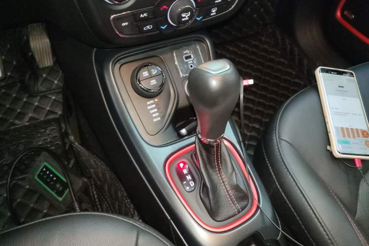 Used Jeep Compass 2017 200TS Automatic High-Performance All-Wheel Drive Edition Gear Lever