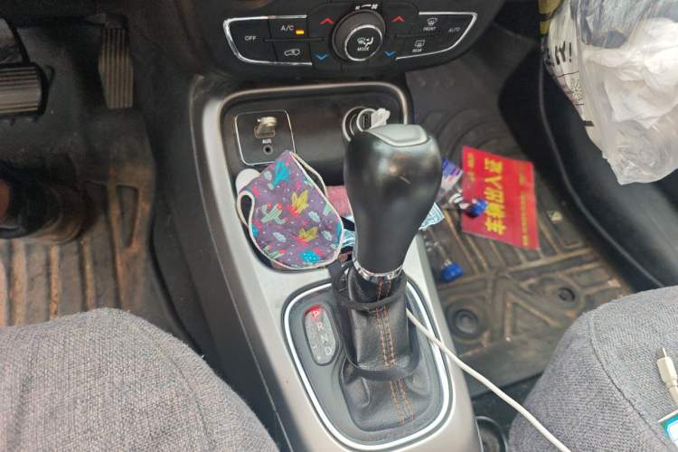 Used Jeep Compass 2017 200T Automatic Family Edition Gear Lever