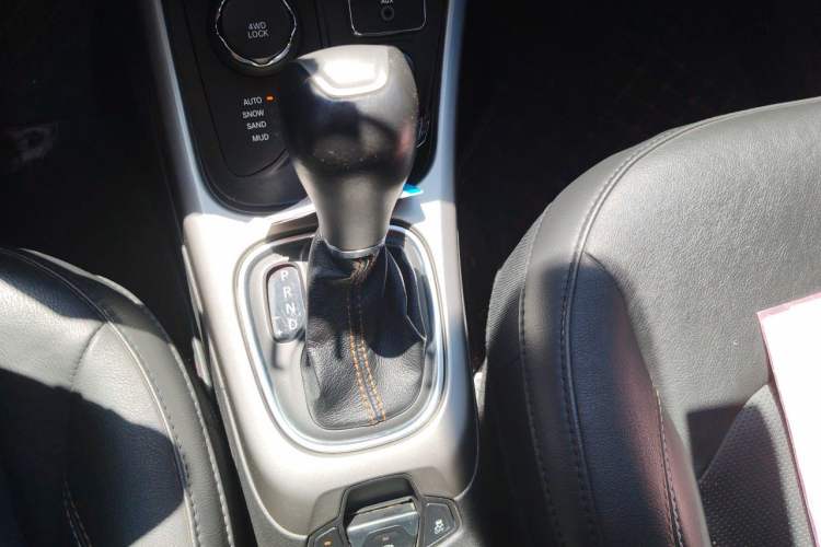 Used Jeep Compass 2017 200T Automatic Family Enjoyment Four-Wheel Drive Edition Gear Lever