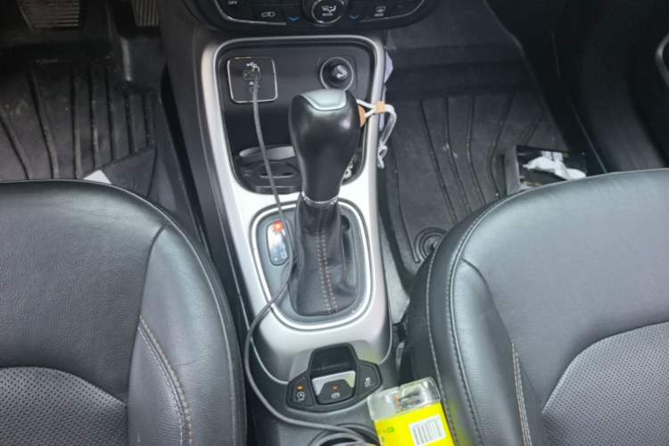 Used Jeep Compass 2017 200T Automatic Family Edition Gear Lever