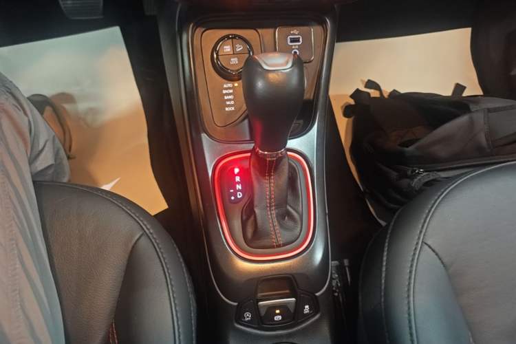 Used Jeep Compass 2017 200TS Automatic High-Performance All-Wheel Drive Edition Gear Lever