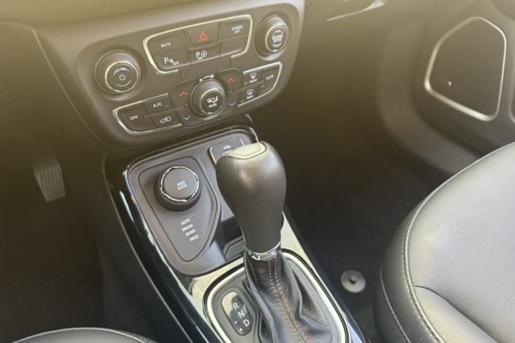Used Jeep Compass 2017 200T Automatic Prestige Four-Wheel Drive Edition Gear Lever