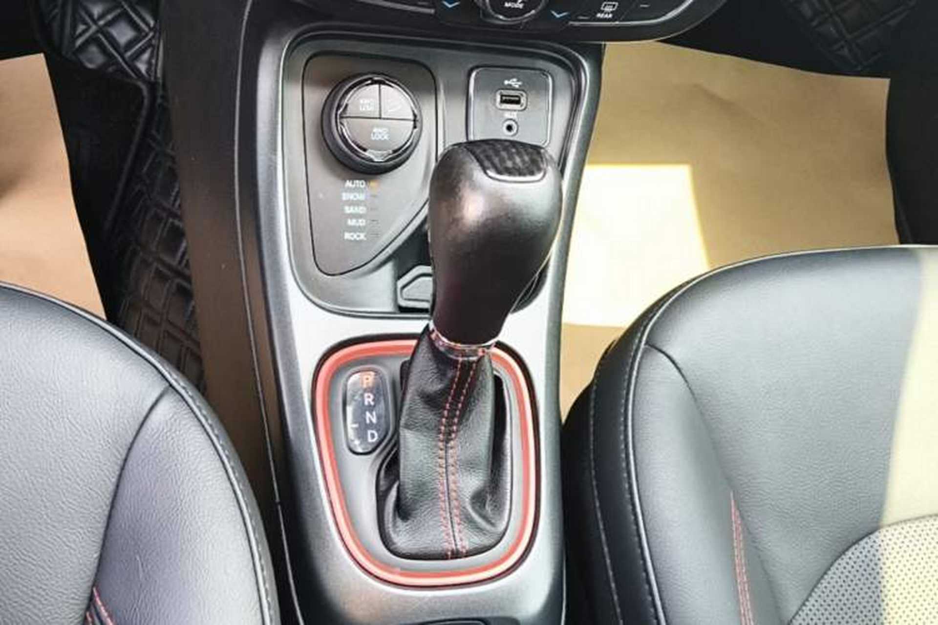 Used Jeep Compass 2017 200TS Automatic High-Performance All-Wheel Drive Edition Gear Lever