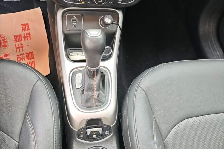 Used Jeep Compass 2017 200T Automatic Family Edition Gear Lever