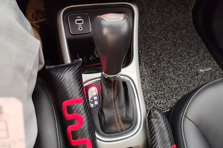 Used Jeep Compass 2017 200T Automatic Family Edition Gear Lever