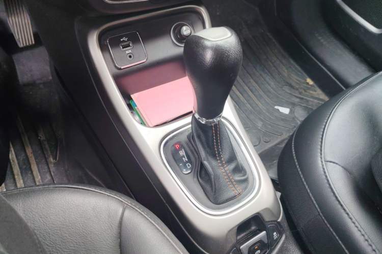 Used Jeep Compass 2017 200T Automatic Family Edition Gear Lever
