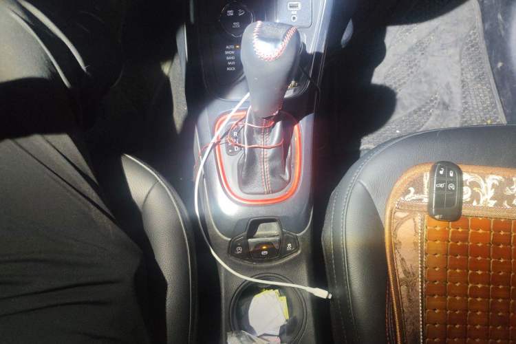 Used Jeep Compass 2017 200TS Automatic High-Performance All-Wheel Drive Edition Gear Lever