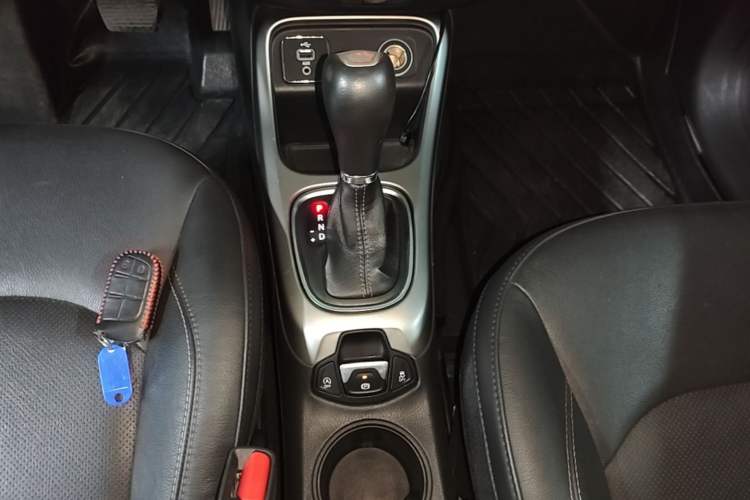 Used Jeep Compass 2017 200T Automatic Family Edition Gear Lever